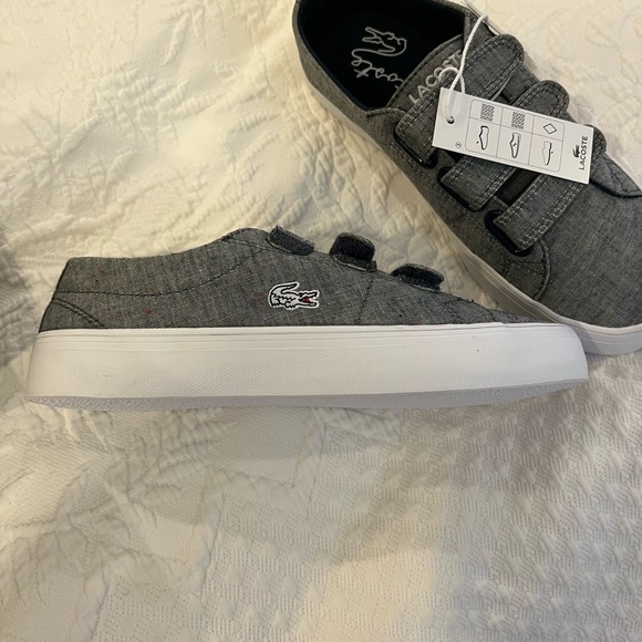 New with tags. Lacoste sneaker Velcro size 2 boy - Picture 2 of 7